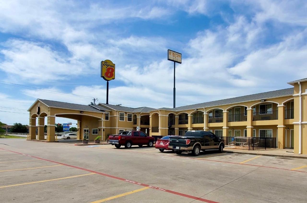 Super 8 By Wyndham Forney/East Dallas Hotel Bagian luar foto